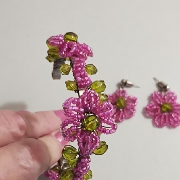 Y2K Vibrant Pink and Green Beaded Floral Jewelry Set Bracelet & Post Earrings - Picture 9 of 13